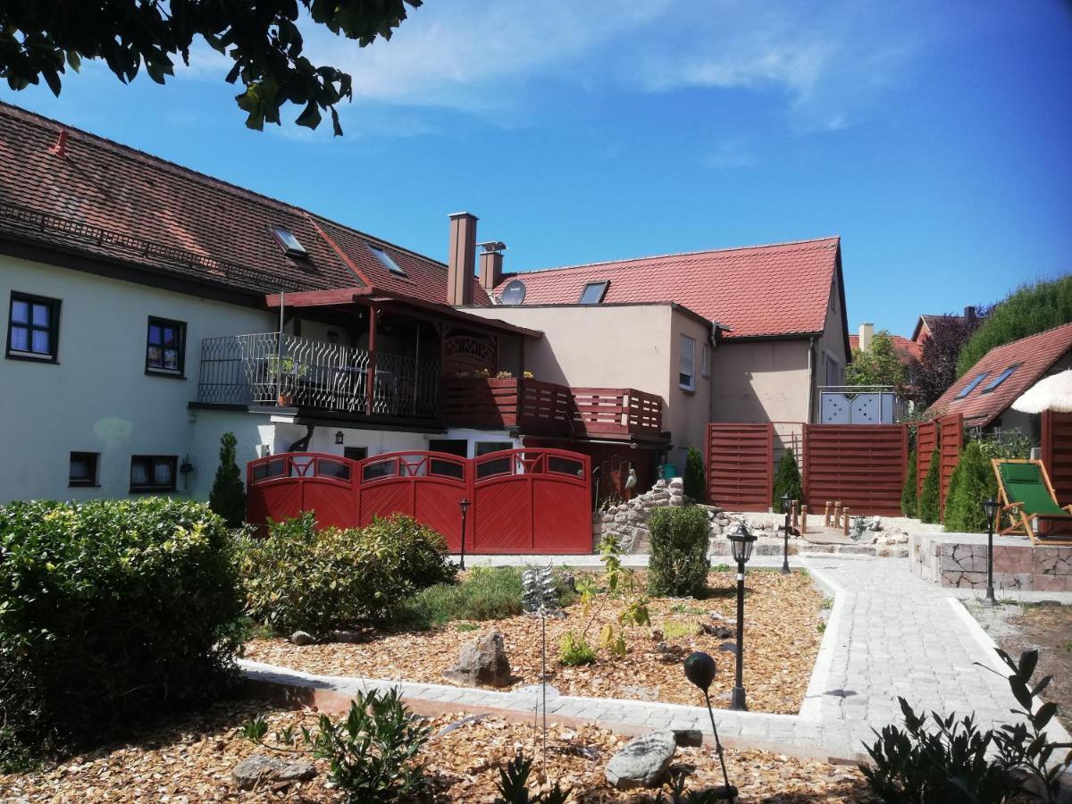 Ochsenhof Apartamento Feuchtwangen Exterior foto